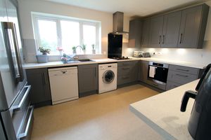 Kitchen/Breakfast Room- click for photo gallery